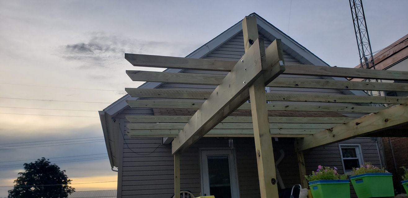 Angled ends and roof overhang